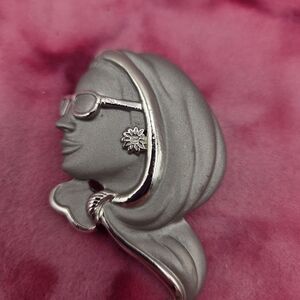 854.  Silver Tone Profile Brooch